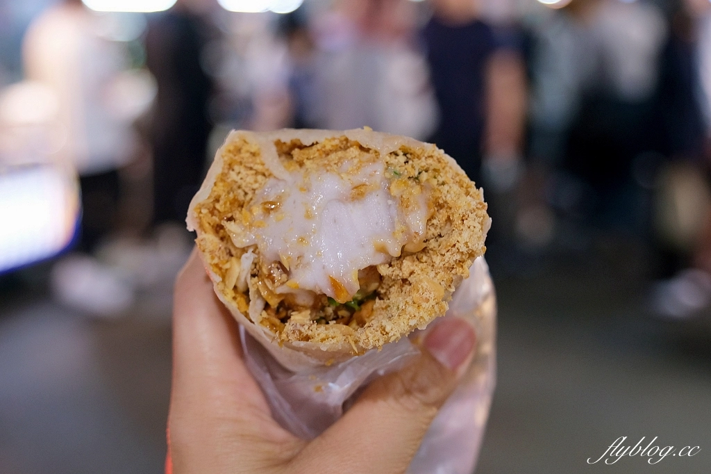 台北中正｜捲捲村花生捲冰淇淋，南機場夜市提拉米蘇花生捲冰淇淋，吃過就知道為何每天大排長龍了 @飛天璇的口袋