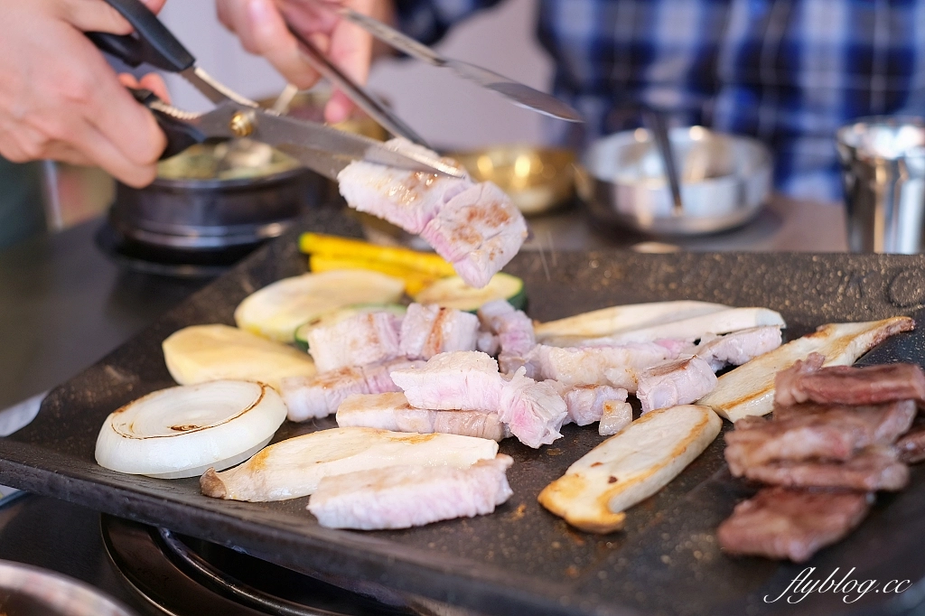 台中東區｜火板大叔十甲店，台中人氣韓式燒肉開二店了，老闆是道地韓國人哦！ @飛天璇的口袋