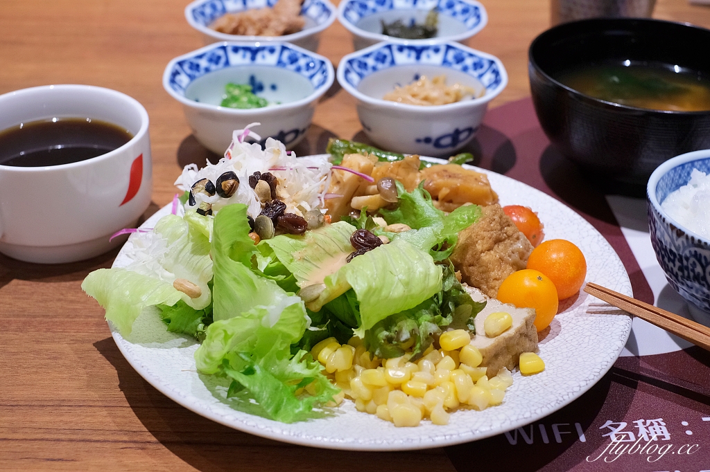 台中東區｜高木和牛食堂．乾杯集團新品牌，日風野菜自助吧吃到飽，LaLaport北館美食(附菜單) @飛天璇的口袋