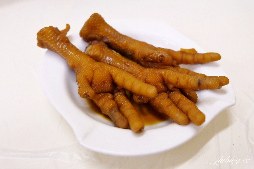 澳門氹仔｜誠昌飯店．澳門必吃馳名水蟹粥，官也街最超人氣的螃蟹粥 @飛天璇的口袋