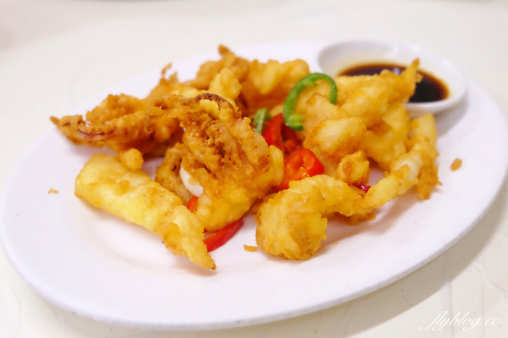 澳門氹仔｜誠昌飯店．澳門必吃馳名水蟹粥，官也街最超人氣的螃蟹粥 @飛天璇的口袋