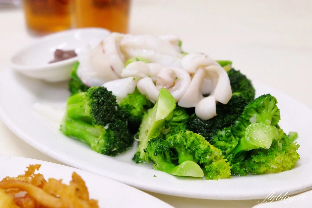 澳門氹仔｜誠昌飯店．澳門必吃馳名水蟹粥，官也街最超人氣的螃蟹粥 @飛天璇的口袋