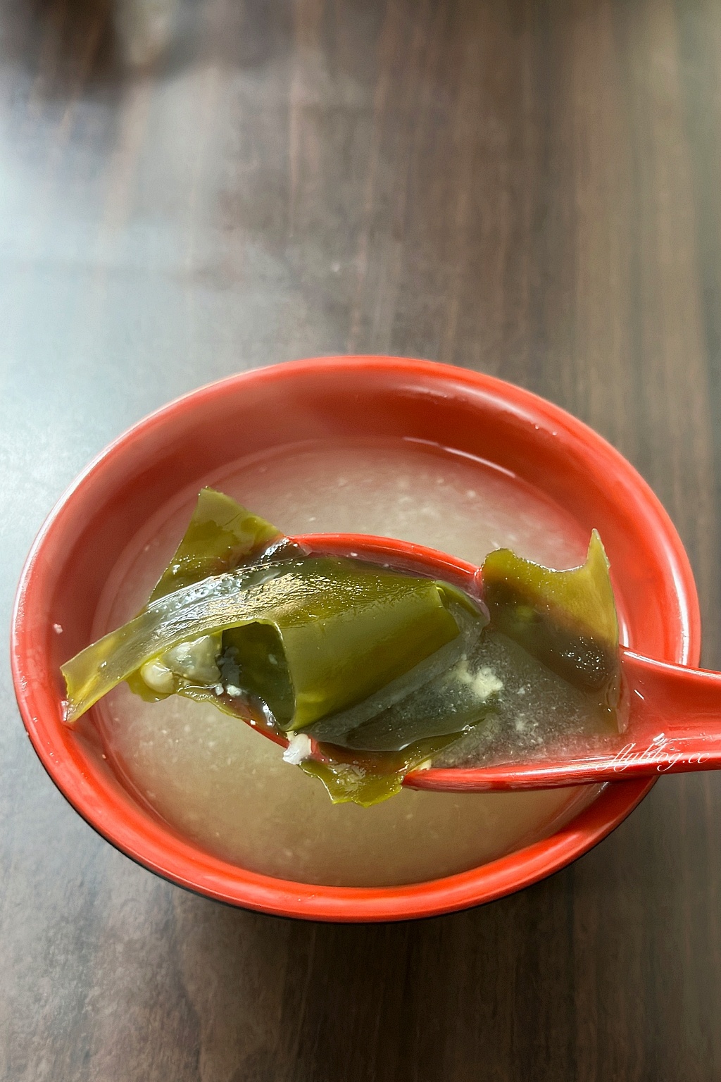 台中東區｜濃鄉臭豆腐，一開始營業就排隊，臭豆腐就是要外酥內軟才好吃 @飛天璇的口袋