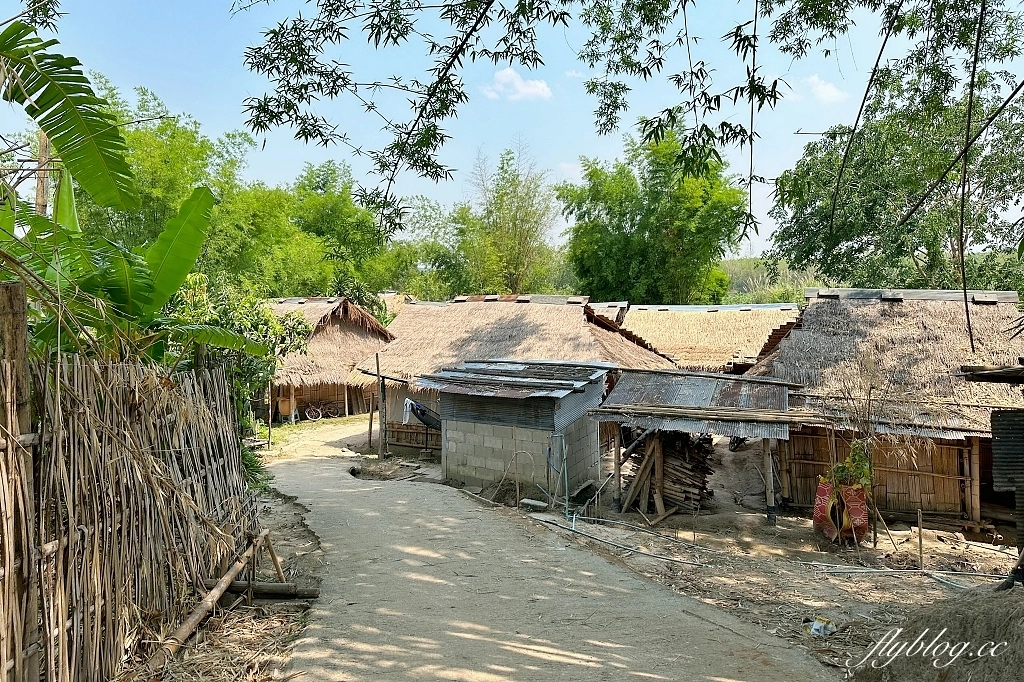 泰國清萊｜清邁一日遊，白廟、黑廟、藍廟和長頸族村，欣賞清萊的建築藝術 @飛天璇的口袋