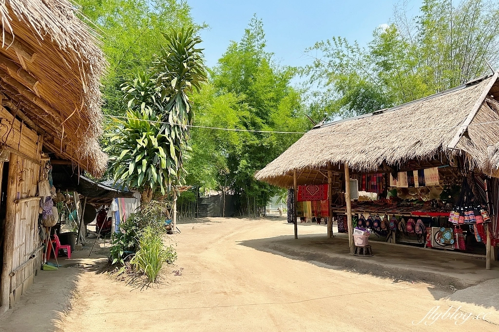 泰國清萊｜清邁一日遊，白廟、黑廟、藍廟和長頸族村，欣賞清萊的建築藝術 @飛天璇的口袋