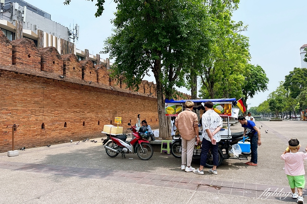 泰國清邁｜塔佩門，觀光客清邁必拍景點，Baan Orjao傳統泰服租借體驗 @飛天璇的口袋