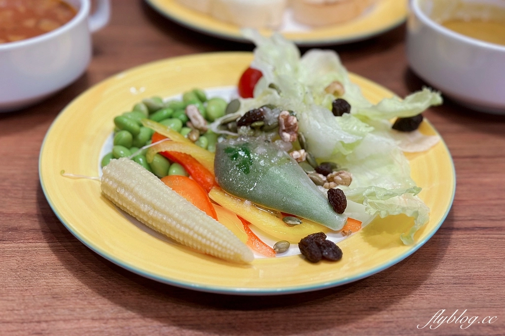 台中東區｜橫濱牛排．台中獨家，半自助百匯沙拉吧吃到飽，台中LaLaport北館美食(附菜單) @飛天璇的口袋