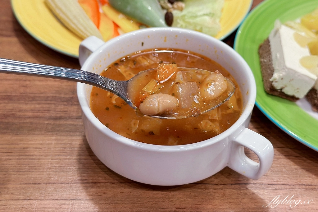 台中東區｜橫濱牛排．台中獨家，半自助百匯沙拉吧吃到飽，台中LaLaport北館美食(附菜單) @飛天璇的口袋