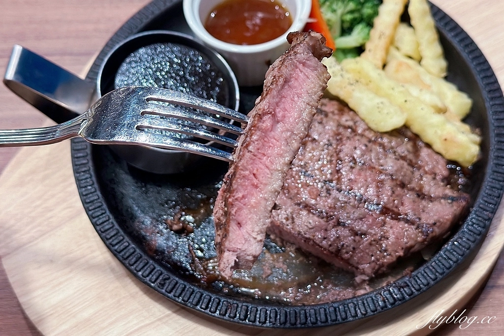 台中東區｜橫濱牛排．台中獨家，半自助百匯沙拉吧吃到飽，台中LaLaport北館美食(附菜單) @飛天璇的口袋