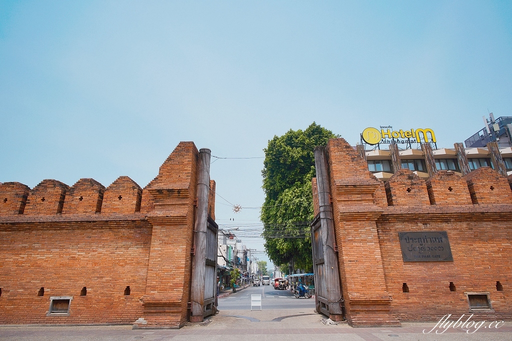 泰國清邁｜塔佩門，觀光客清邁必拍景點，Baan Orjao傳統泰服租借體驗 @飛天璇的口袋
