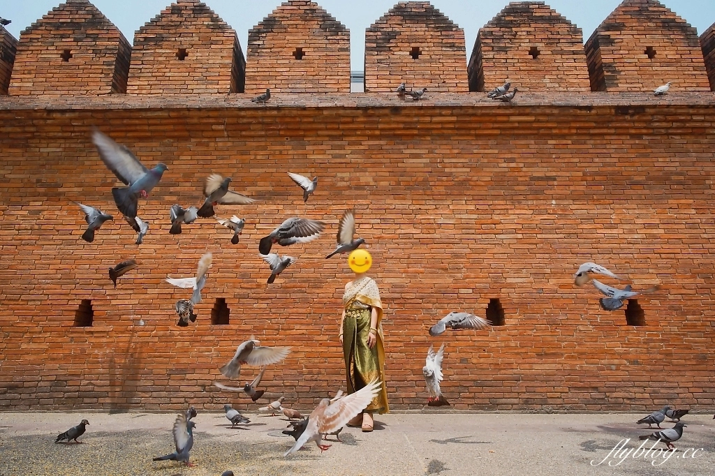 泰國清邁｜塔佩門，觀光客清邁必拍景點，Baan Orjao傳統泰服租借體驗 @飛天璇的口袋