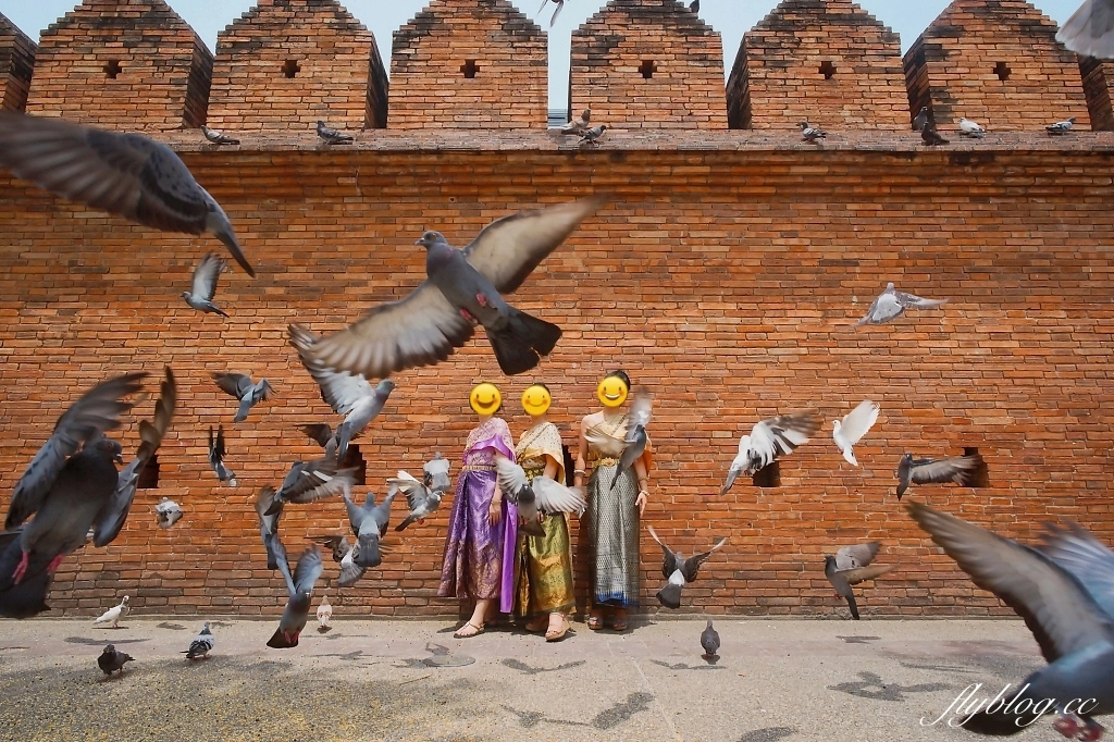 泰國清邁｜塔佩門，觀光客清邁必拍景點，Baan Orjao傳統泰服租借體驗 @飛天璇的口袋