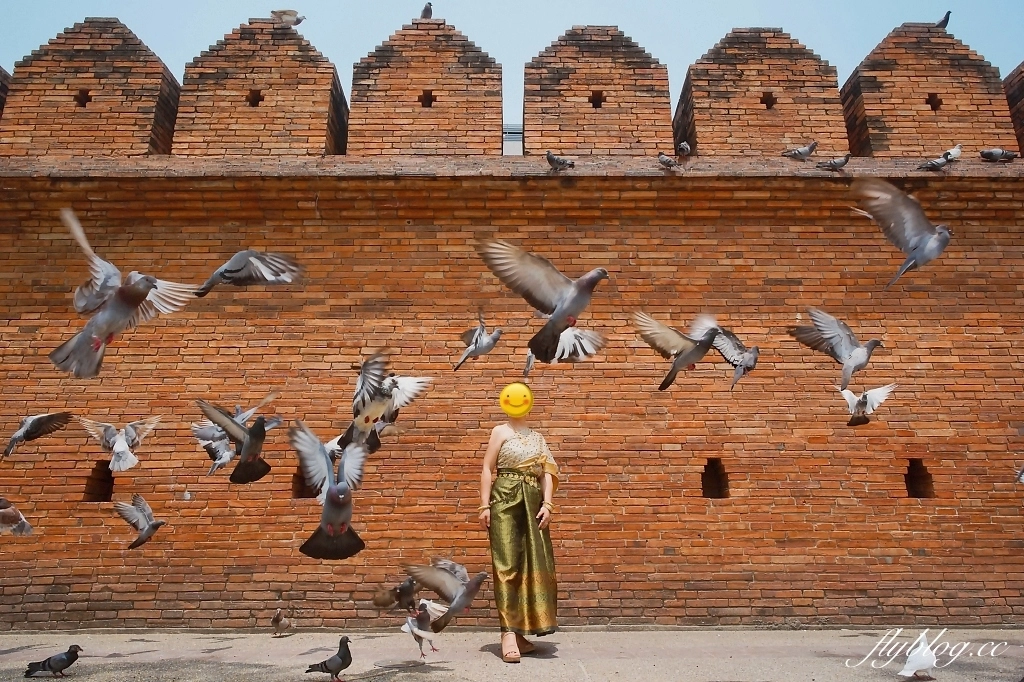 泰國清邁｜塔佩門，觀光客清邁必拍景點，Baan Orjao傳統泰服租借體驗 @飛天璇的口袋