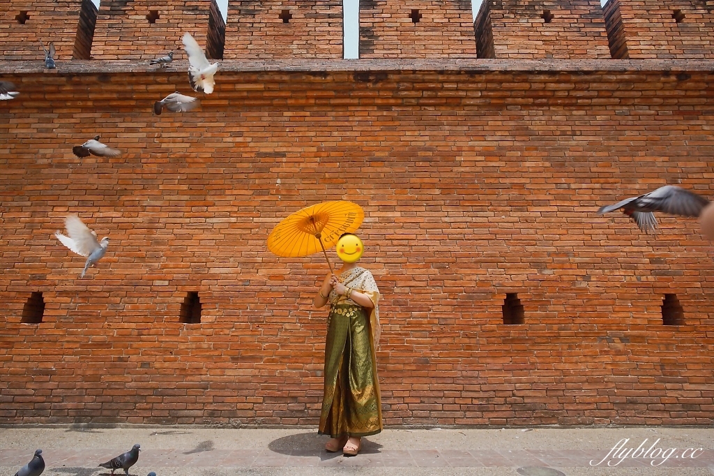 泰國清邁｜塔佩門，觀光客清邁必拍景點，Baan Orjao傳統泰服租借體驗 @飛天璇的口袋