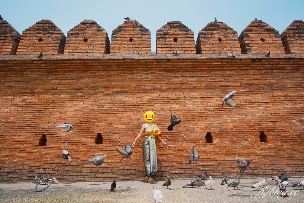 泰國清邁｜塔佩門，觀光客清邁必拍景點，Baan Orjao傳統泰服租借體驗 @飛天璇的口袋
