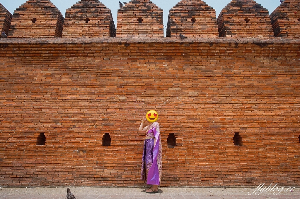 泰國清邁｜塔佩門，觀光客清邁必拍景點，Baan Orjao傳統泰服租借體驗 @飛天璇的口袋