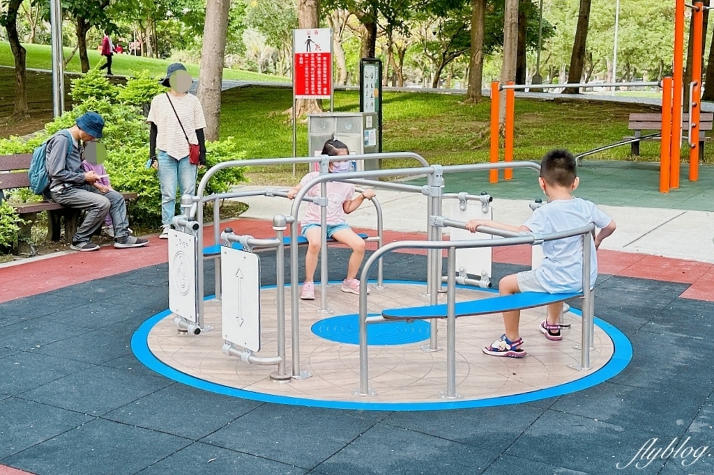 台中南屯｜豐富公園，充滿綠意的共融遊戲場，以穿山甲和樂活樹屋為特色 @飛天璇的口袋