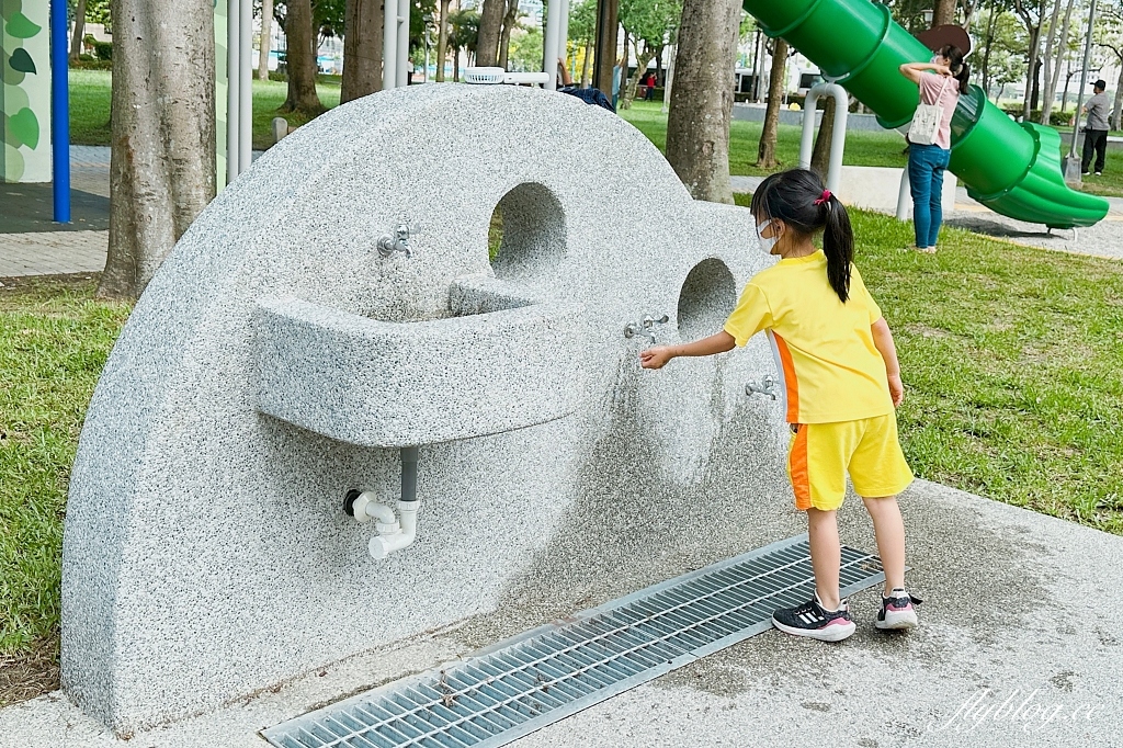 台中南屯｜豐富公園，充滿綠意的共融遊戲場，以穿山甲和樂活樹屋為特色 @飛天璇的口袋