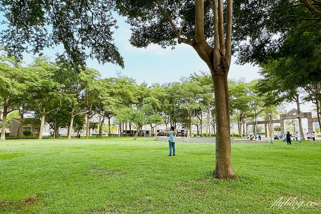 台中南屯｜豐富公園，充滿綠意的共融遊戲場，以穿山甲和樂活樹屋為特色 @飛天璇的口袋