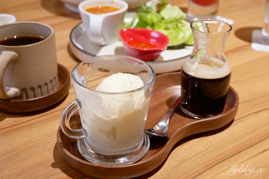 台中東區｜武蔵野森珈琲Diner LaLaport台中店．全台第一間！日本高原森林度假村為意象咖啡館(附菜單) @飛天璇的口袋