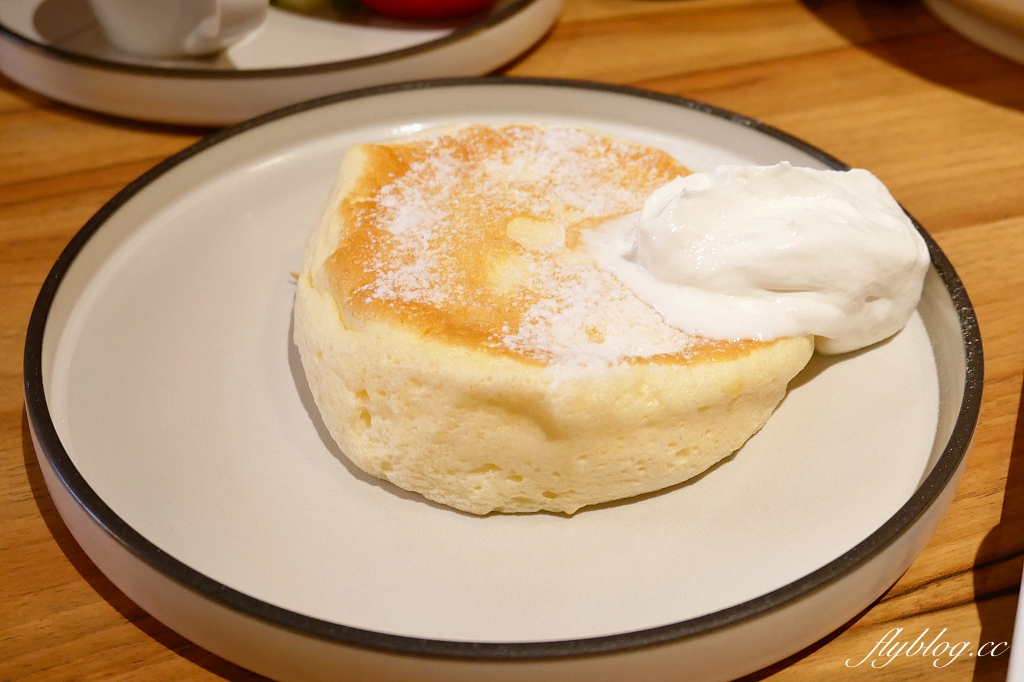 台中東區｜武蔵野森珈琲Diner LaLaport台中店．全台第一間！日本高原森林度假村為意象咖啡館(附菜單) @飛天璇的口袋