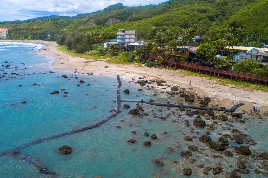 台東東河｜富山護漁區，觀賞潮間帶自然生態，沿著棧道直通湛藍大海 @飛天璇的口袋