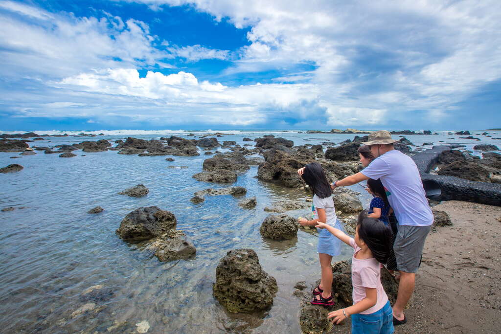 台東東河｜富山護漁區，觀賞潮間帶自然生態，沿著棧道直通湛藍大海 @飛天璇的口袋