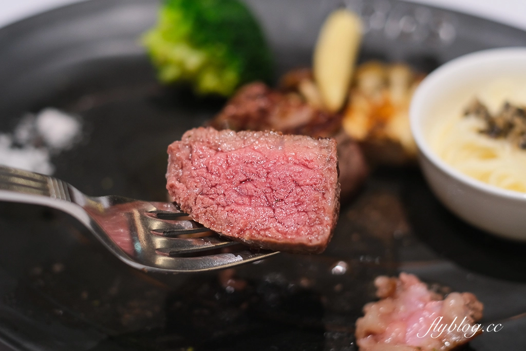 台中南屯｜金磚極品牛排．台中七期老字號牛排館，商業午餐1280元起 @飛天璇的口袋