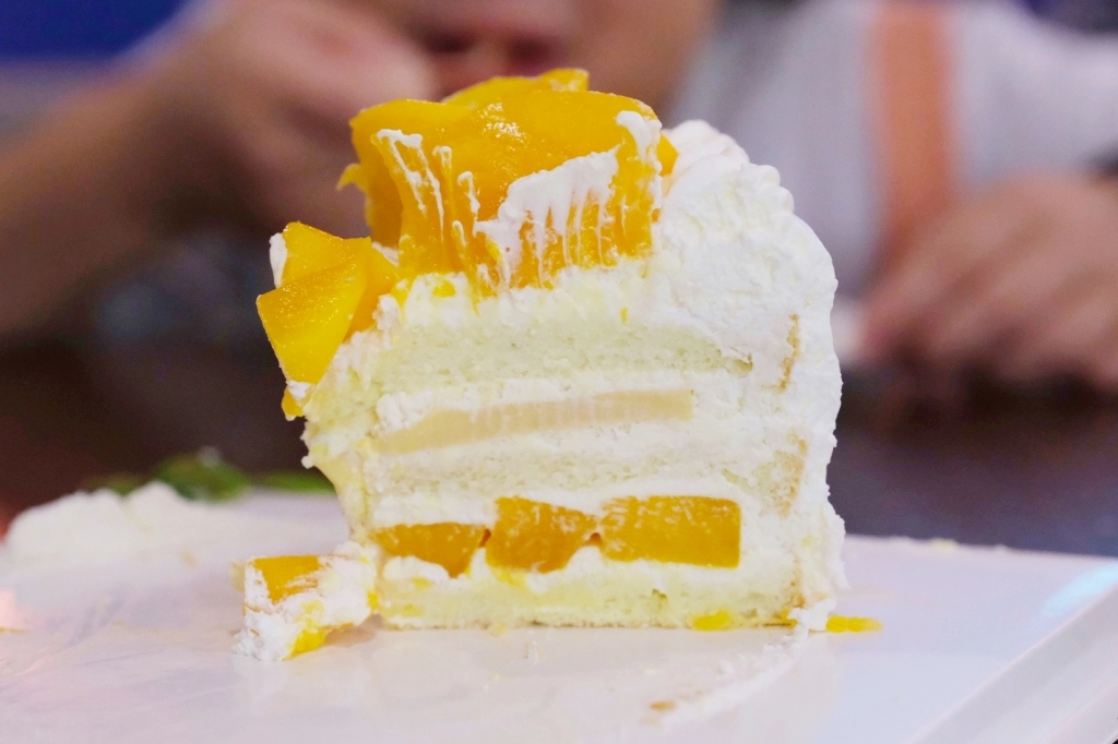 台中潭子｜太陽雨甜點工作室  S&R Cake house，季節限定草莓芒果蛋糕，Google4.9顆星甜點工作室 @飛天璇的口袋