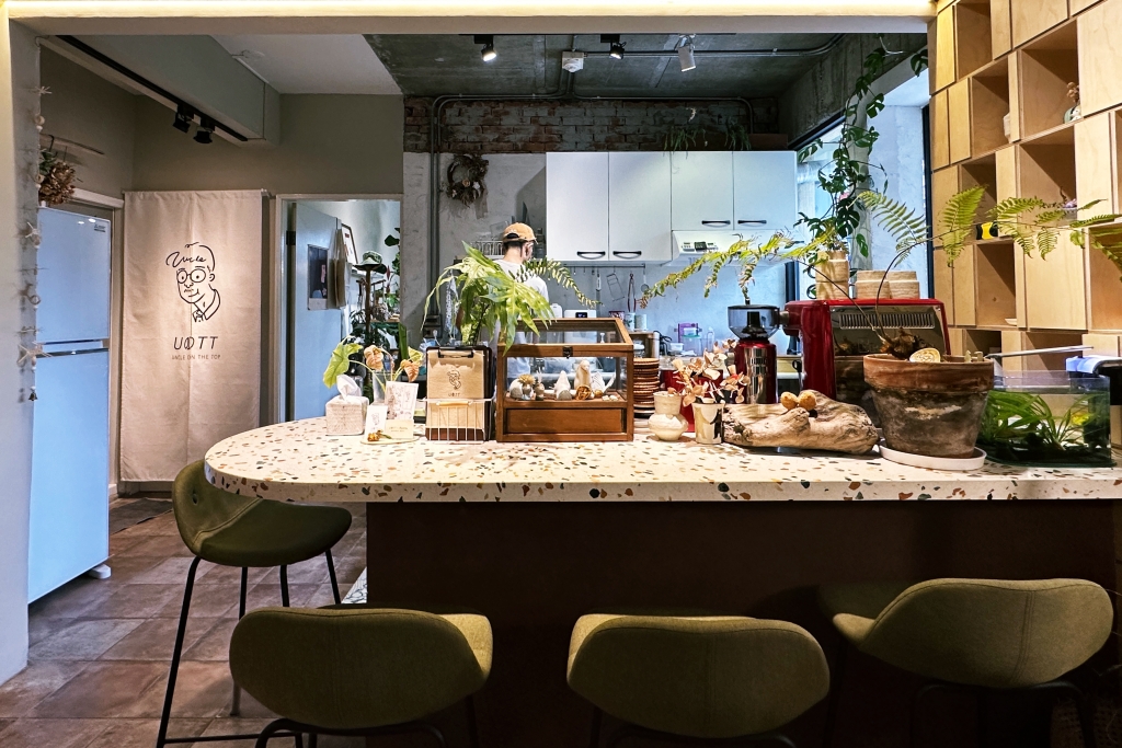 台中西屯｜UOTT屋頂上的大叔，隱身教師新村公寓5樓，台中預約制甜點店 @飛天璇的口袋