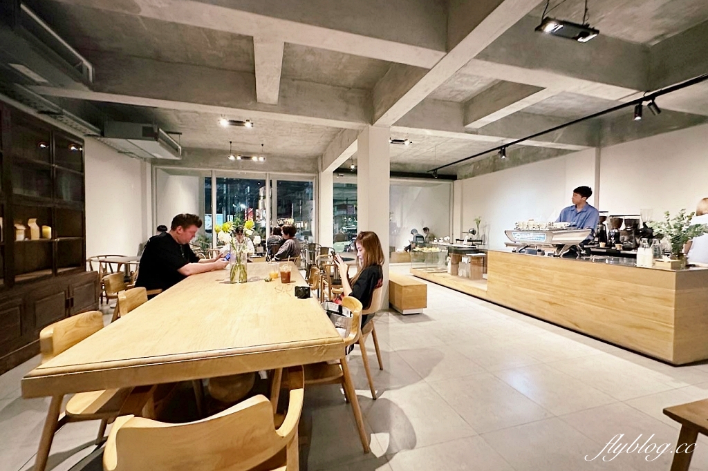 泰國清邁｜Lot of Taste，清邁尼曼區優質咖啡館，才喝完一杯忍不住再續一杯 @飛天璇的口袋