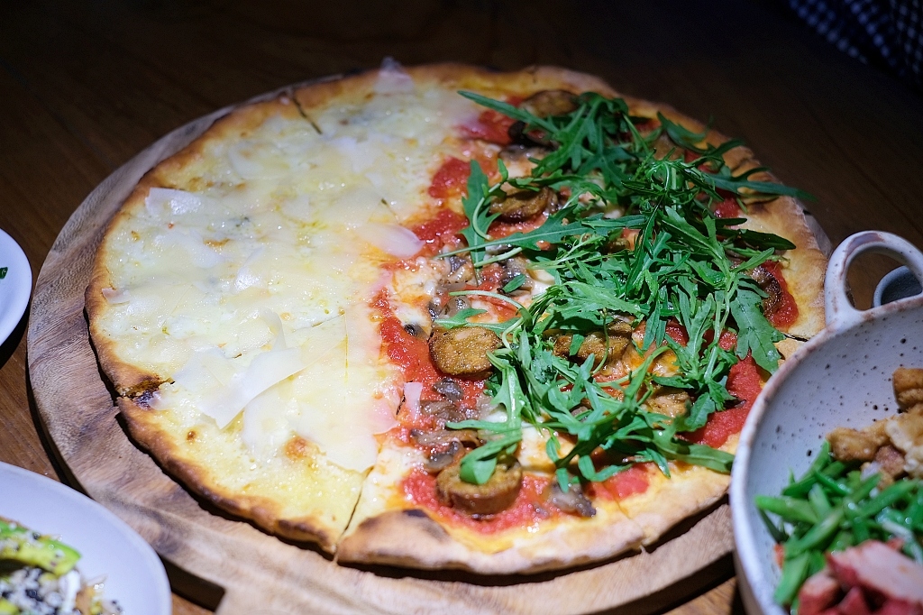 泰國清邁｜Cafe de Oasis & Toby’s Pizza，清邁森林系咖啡館，泰式料理和披薩也好吃 @飛天璇的口袋
