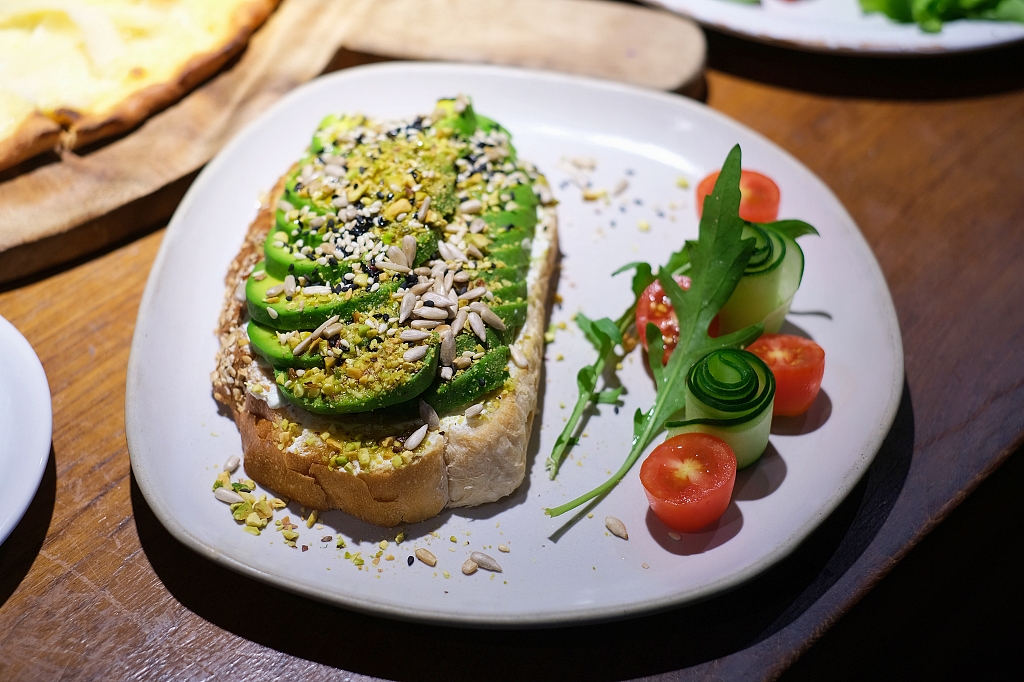 泰國清邁｜Cafe de Oasis & Toby’s Pizza，清邁森林系咖啡館，泰式料理和披薩也好吃 @飛天璇的口袋