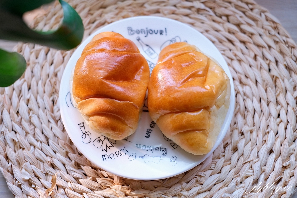 台中東區｜Johan麵包坊．台中LaLaport北館一樓，麵包也可以內用 @飛天璇的口袋