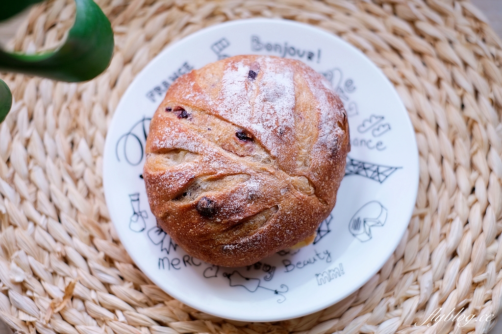 台中東區｜Johan麵包坊．台中LaLaport北館一樓，麵包也可以內用 @飛天璇的口袋