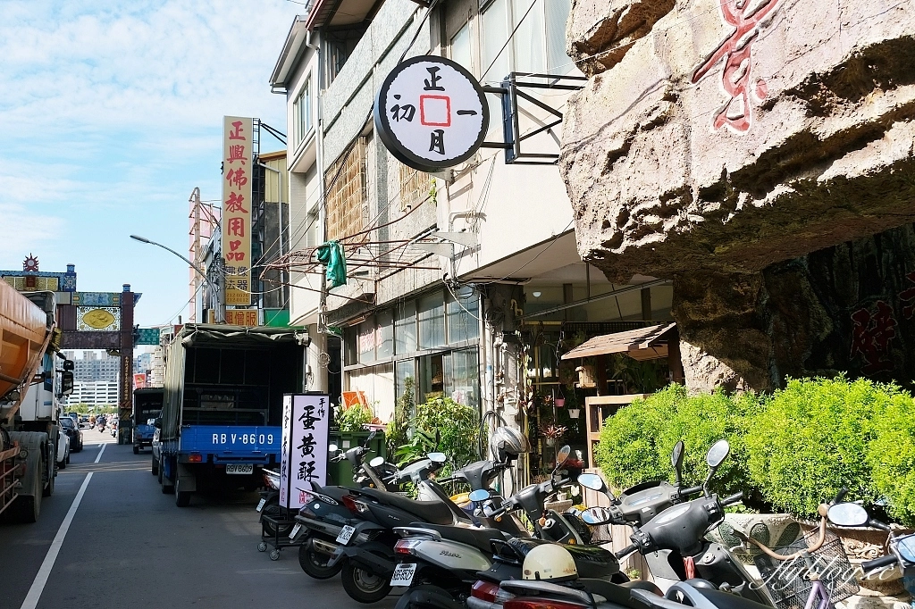 台中東區｜正月初一蛋黃酥，一顆40元低調蛋黃酥，外皮酥脆不甜膩 @飛天璇的口袋