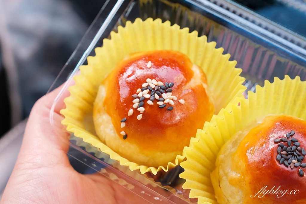 台中東區｜正月初一蛋黃酥，一顆40元低調蛋黃酥，外皮酥脆不甜膩 @飛天璇的口袋