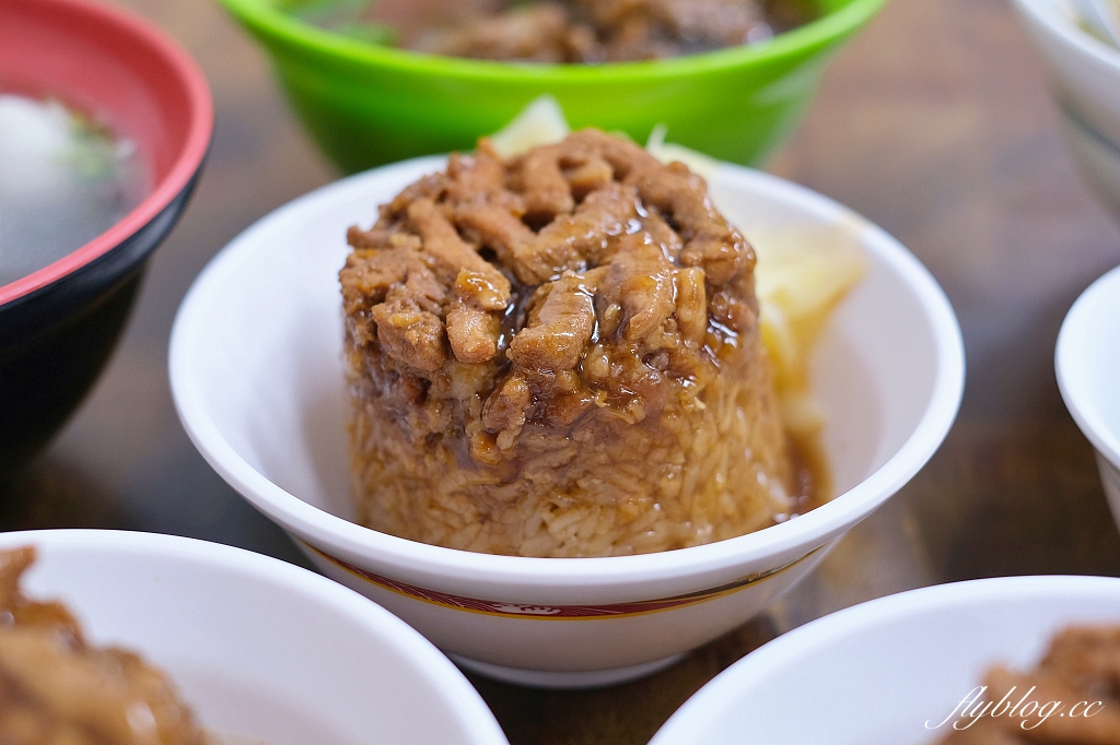 高雄鹽埕｜北港蔡筒仔米糕．高雄米其林必比登推介，傳承三代的米糕和蒸蛋湯 @飛天璇的口袋