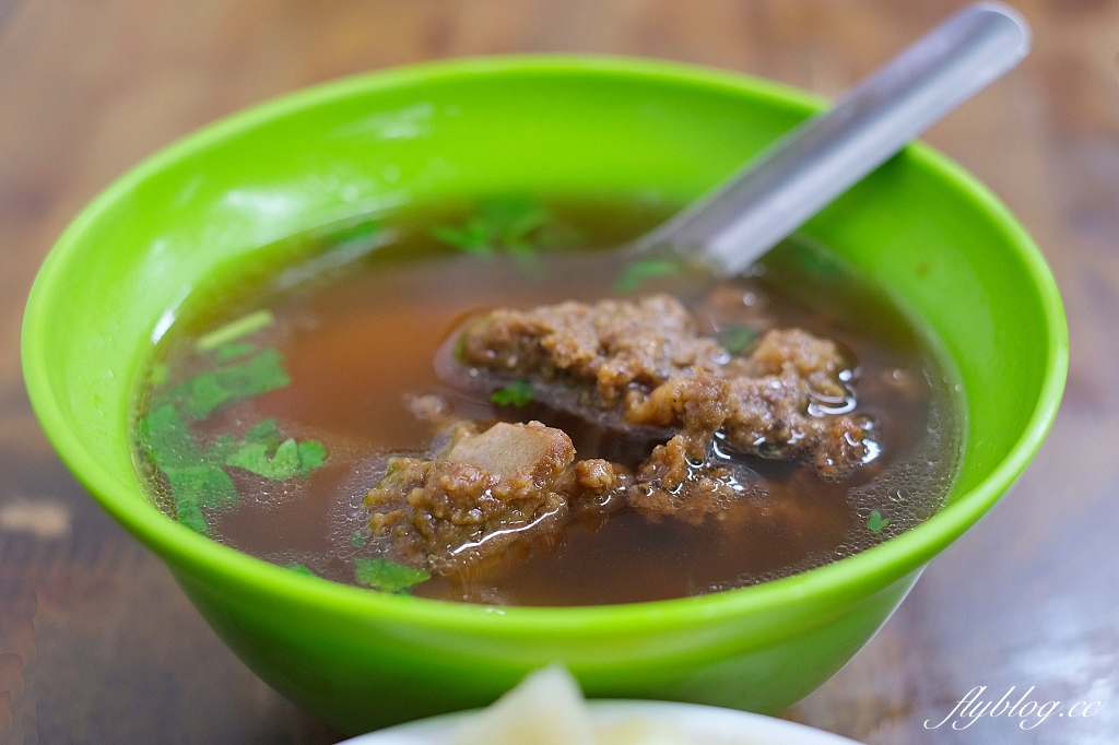 高雄鹽埕｜北港蔡筒仔米糕．高雄米其林必比登推介，傳承三代的米糕和蒸蛋湯 @飛天璇的口袋