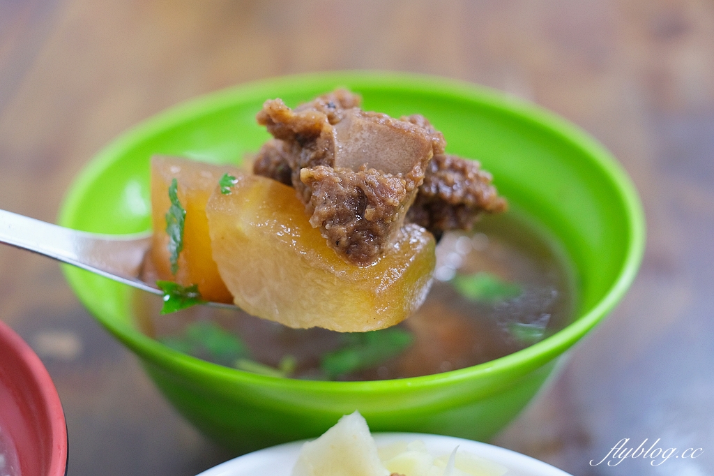 高雄鹽埕｜北港蔡筒仔米糕．高雄米其林必比登推介，傳承三代的米糕和蒸蛋湯 @飛天璇的口袋