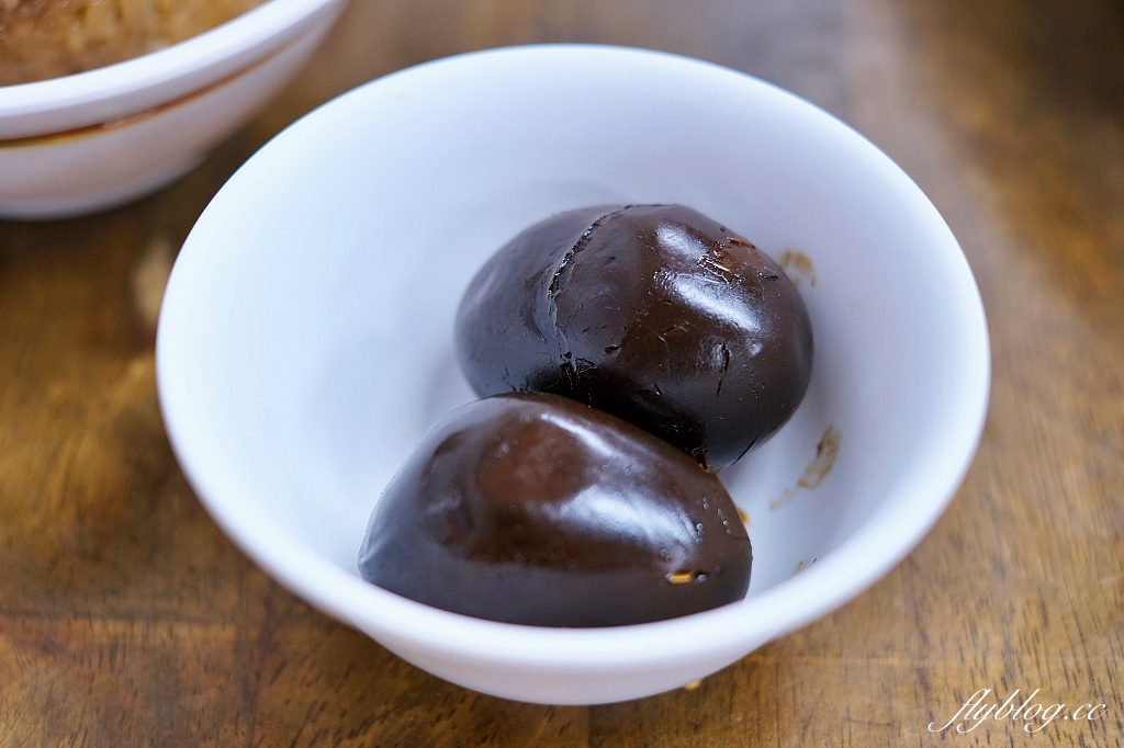 高雄鹽埕｜北港蔡筒仔米糕．高雄米其林必比登推介，傳承三代的米糕和蒸蛋湯 @飛天璇的口袋