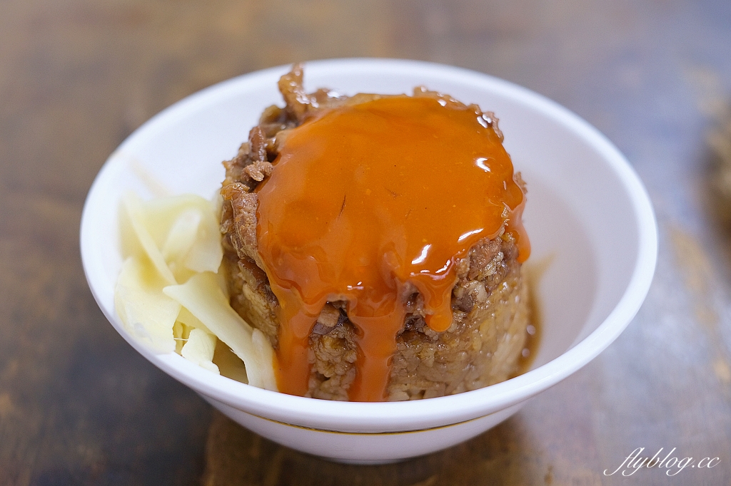 高雄鹽埕｜北港蔡筒仔米糕．高雄米其林必比登推介，傳承三代的米糕和蒸蛋湯 @飛天璇的口袋