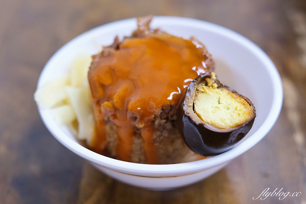 高雄鹽埕｜北港蔡筒仔米糕．高雄米其林必比登推介，傳承三代的米糕和蒸蛋湯 @飛天璇的口袋