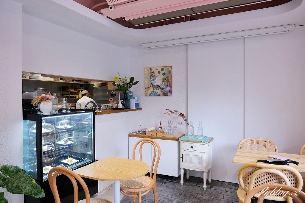 台中西區｜氤氳香氛咖啡 YinYun Cafe，精明一街巷弄裡的粉紅浪漫，結合香氛和咖啡的復合式餐廳 @飛天璇的口袋