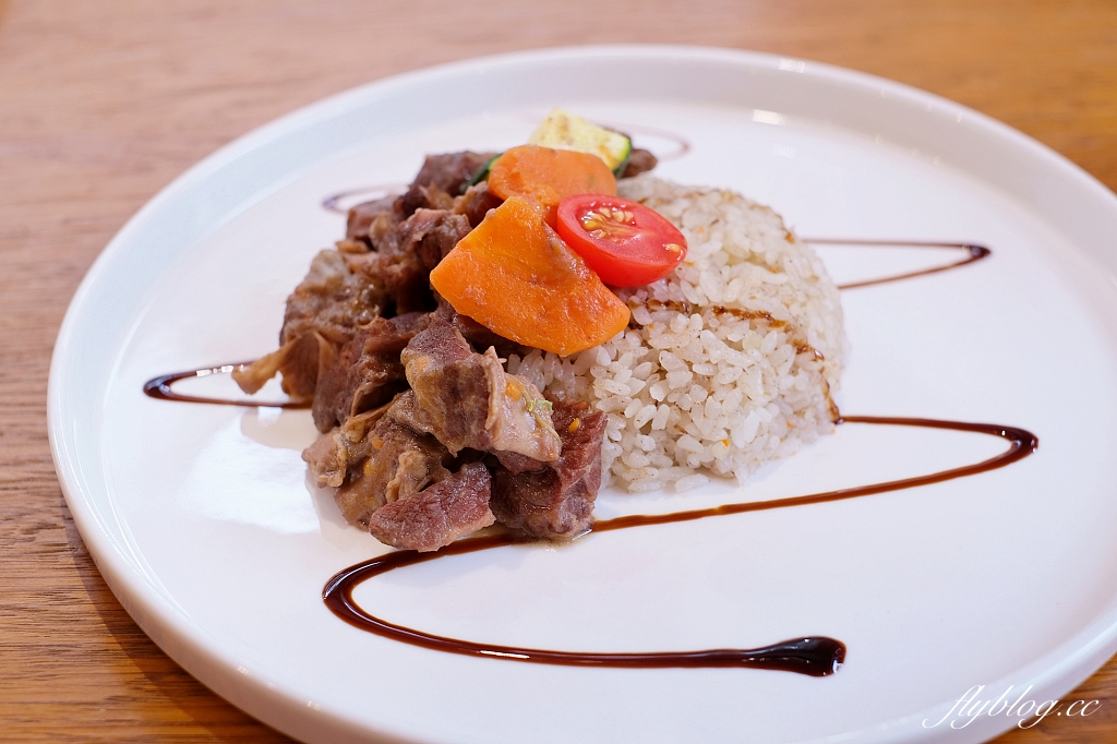 台中西區｜氤氳香氛咖啡 YinYun Cafe，精明一街巷弄裡的粉紅浪漫，結合香氛和咖啡的復合式餐廳 @飛天璇的口袋