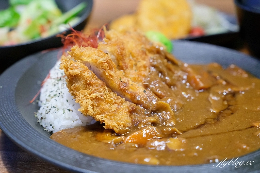 台中東區｜粕粕咖哩 POPO Curry，日本私房咖哩專賣，台中LaLaport北館美食 @飛天璇的口袋