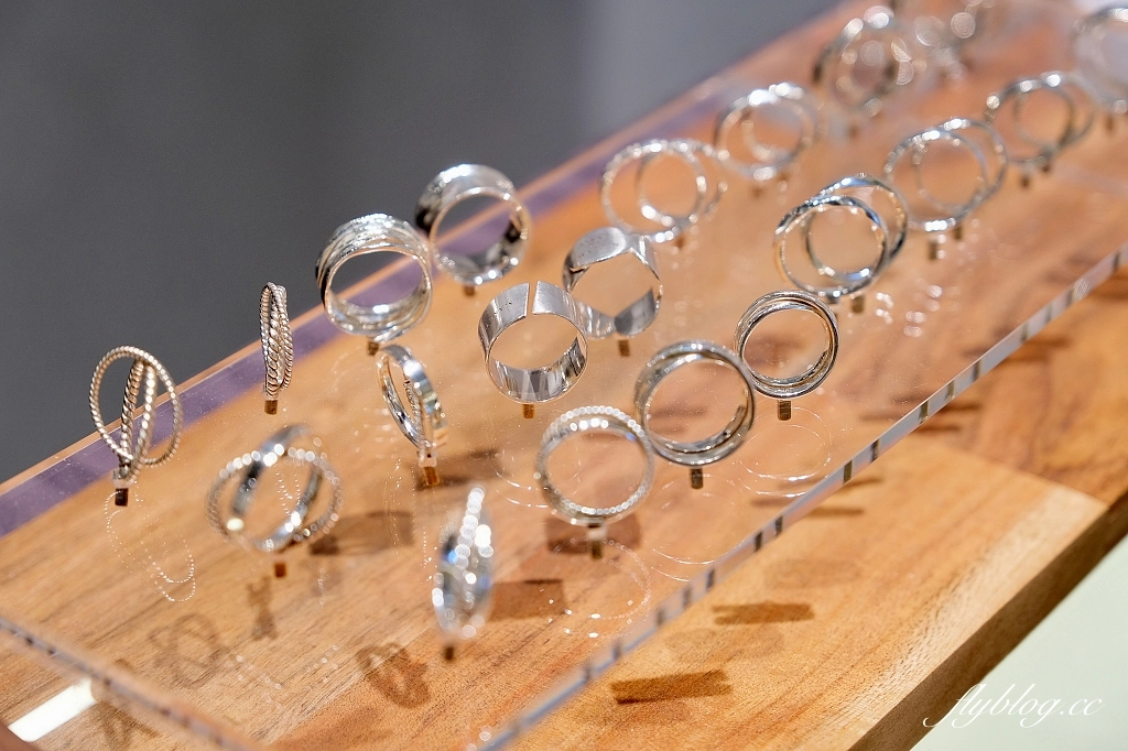 台中東區｜KINJO草山金工 LaLaport門市，台中手工戒指手環DIY推薦，情侶、親子、閨蜜對戒 @飛天璇的口袋