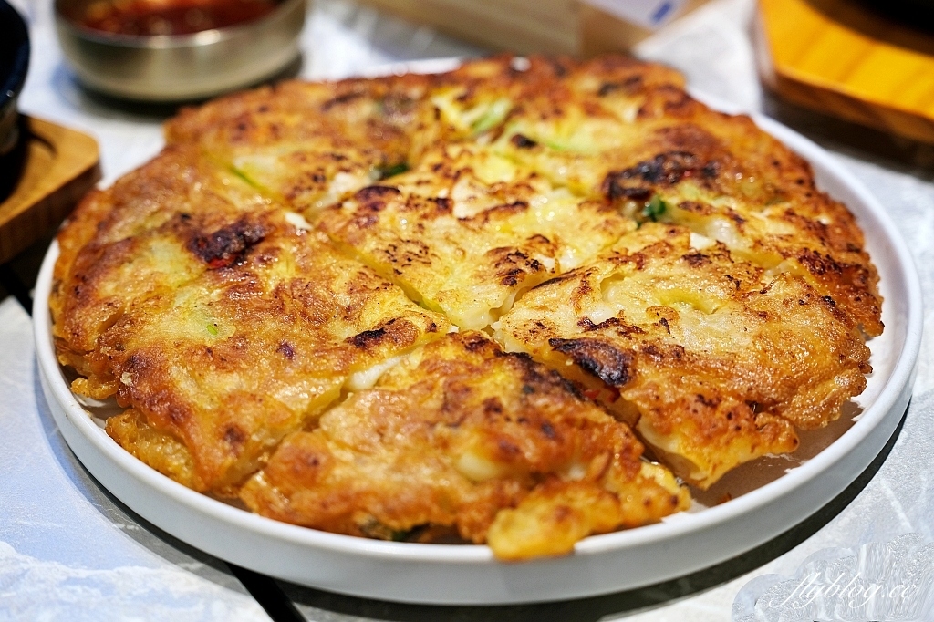 台中西屯｜初瓦韓式料理，王品集團和韓國廚師孫榮合作新品牌，台灣大道新光三越百貨對面 @飛天璇的口袋