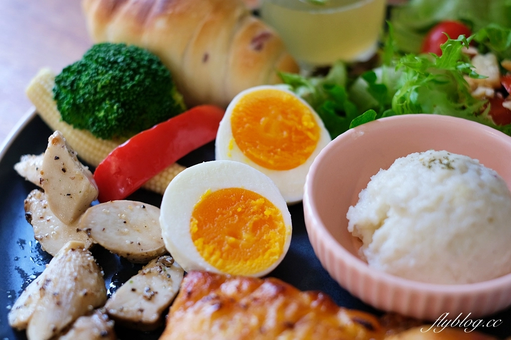 彰化北斗｜覓徑早午餐，隱身巷弄裡的早午餐，季節限定水果法式煎餅 @飛天璇的口袋