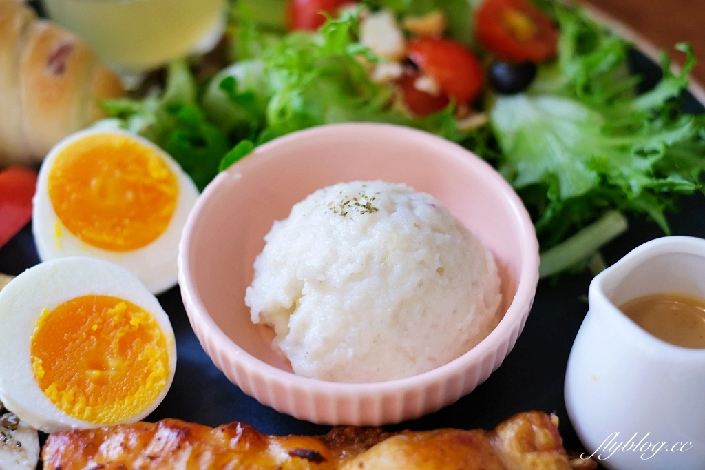 彰化北斗｜覓徑早午餐，隱身巷弄裡的早午餐，季節限定水果法式煎餅 @飛天璇的口袋